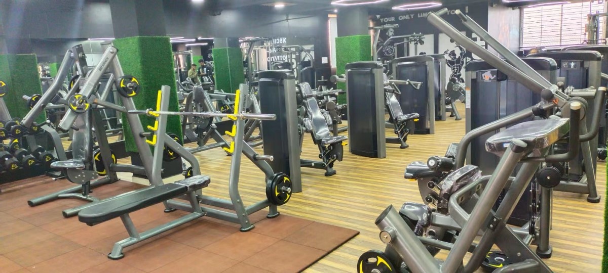 Commercial fitness center